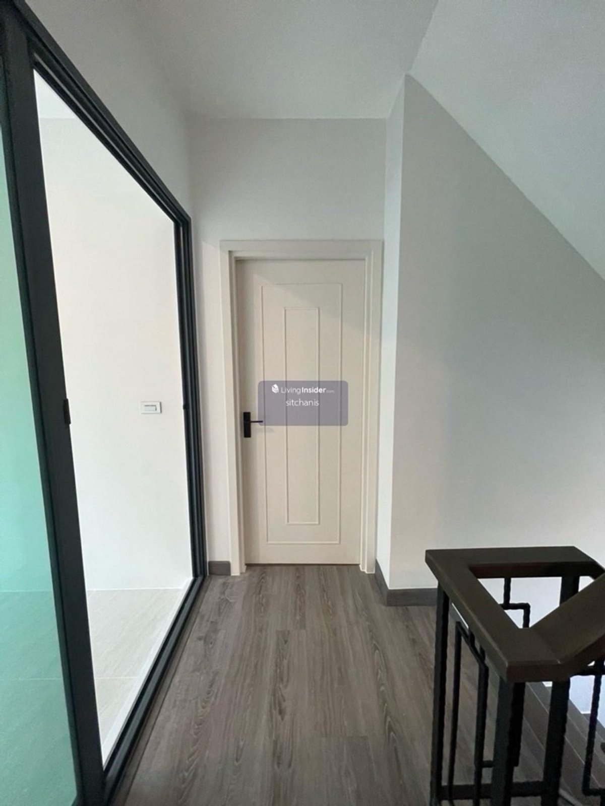 For SaleTownhomeKasetsart, Ratchayothin : Single house for sale Baan Klang Muang Classe Ratchayothin (ClasseRatchayothin) 
 never rented out, Garnetta type, area 40 sq m., usable area 214 sq m., 2 bedrooms, 3 bathrooms, 1 living room, 2nd floor, living room, 1 kitchen, 2 parking spaces 
 
 The on