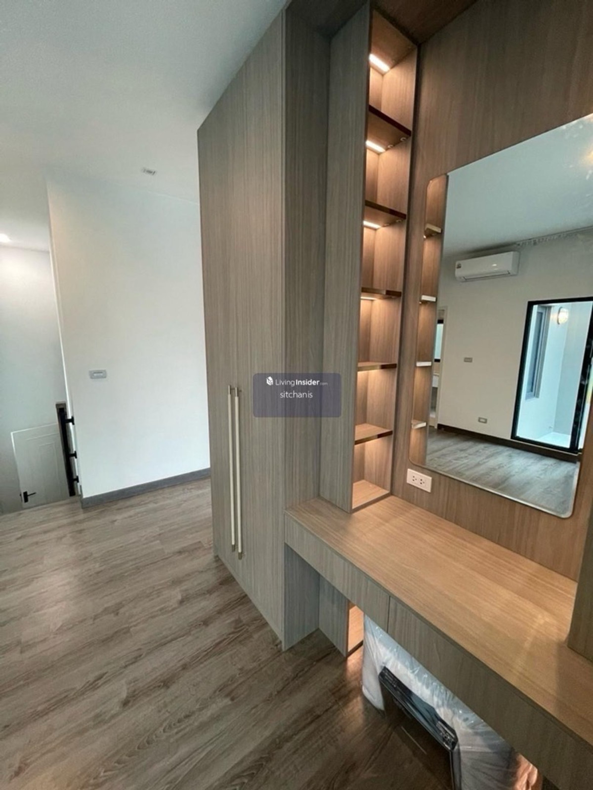 For SaleTownhomeKasetsart, Ratchayothin : Single house for sale Baan Klang Muang Classe Ratchayothin (ClasseRatchayothin) 
 never rented out, Garnetta type, area 40 sq m., usable area 214 sq m., 2 bedrooms, 3 bathrooms, 1 living room, 2nd floor, living room, 1 kitchen, 2 parking spaces 
 
 The on