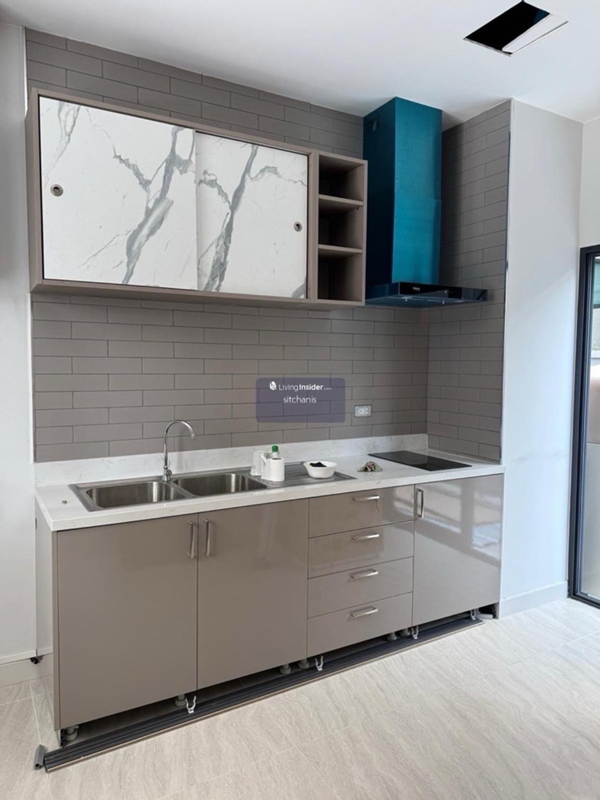 For SaleTownhomeKasetsart, Ratchayothin : Single house for sale Baan Klang Muang Classe Ratchayothin (ClasseRatchayothin) 
 never rented out, Garnetta type, area 40 sq m., usable area 214 sq m., 2 bedrooms, 3 bathrooms, 1 living room, 2nd floor, living room, 1 kitchen, 2 parking spaces 
 
 The on