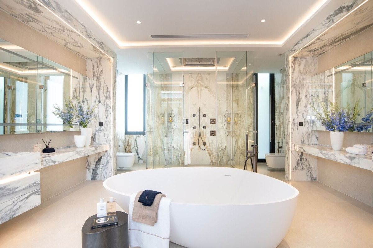 ขายบ้านบางซื่อ วงศ์สว่าง เตาปูน : Sonle Residences: 180sqwah 1,365sqm. 5bed 8bath 3storey private pool 260,000,000 Am: 0656199198