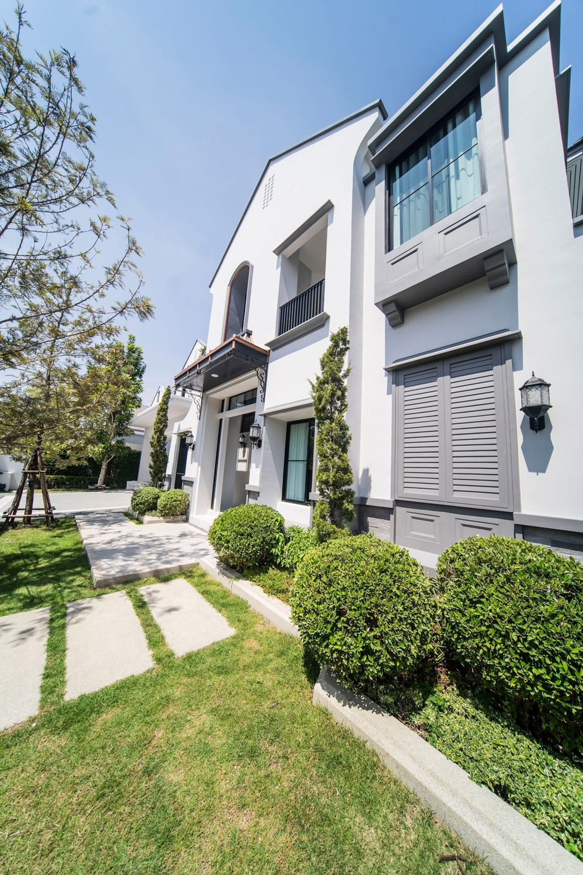 For RentHousePattanakan, Srinakarin : 📌 Luxury house for rent NANTAWAN Nantawan Rama 9 - Krungthep Kreetha New Road.