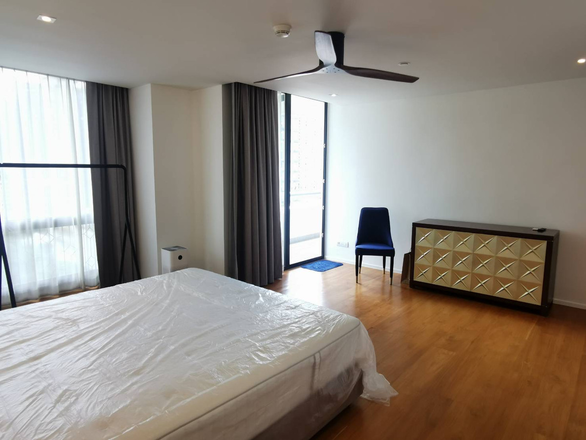 ขายคอนโดวิทยุ ชิดลม หลังสวน : Somkid Garden: 3bed 3bath 251.40sqm. 68,500,000 Am: 0656199198 Renovated Fully furnished 