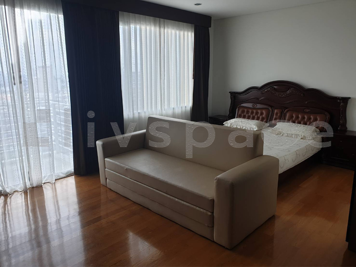 ให้เช่าคอนโดวงเวียนใหญ่ เจริญนคร : ▚ LH105ツ ให้เช่า: Villa Sathorn Studio 42ตรม. 15K🏙️✨ ห้องใหญ่สะใจ! ติด BTS กรุงธนบุรี (0 เมตร) ราคาดีมาก พร้อมเข้าอยู่ทันที!