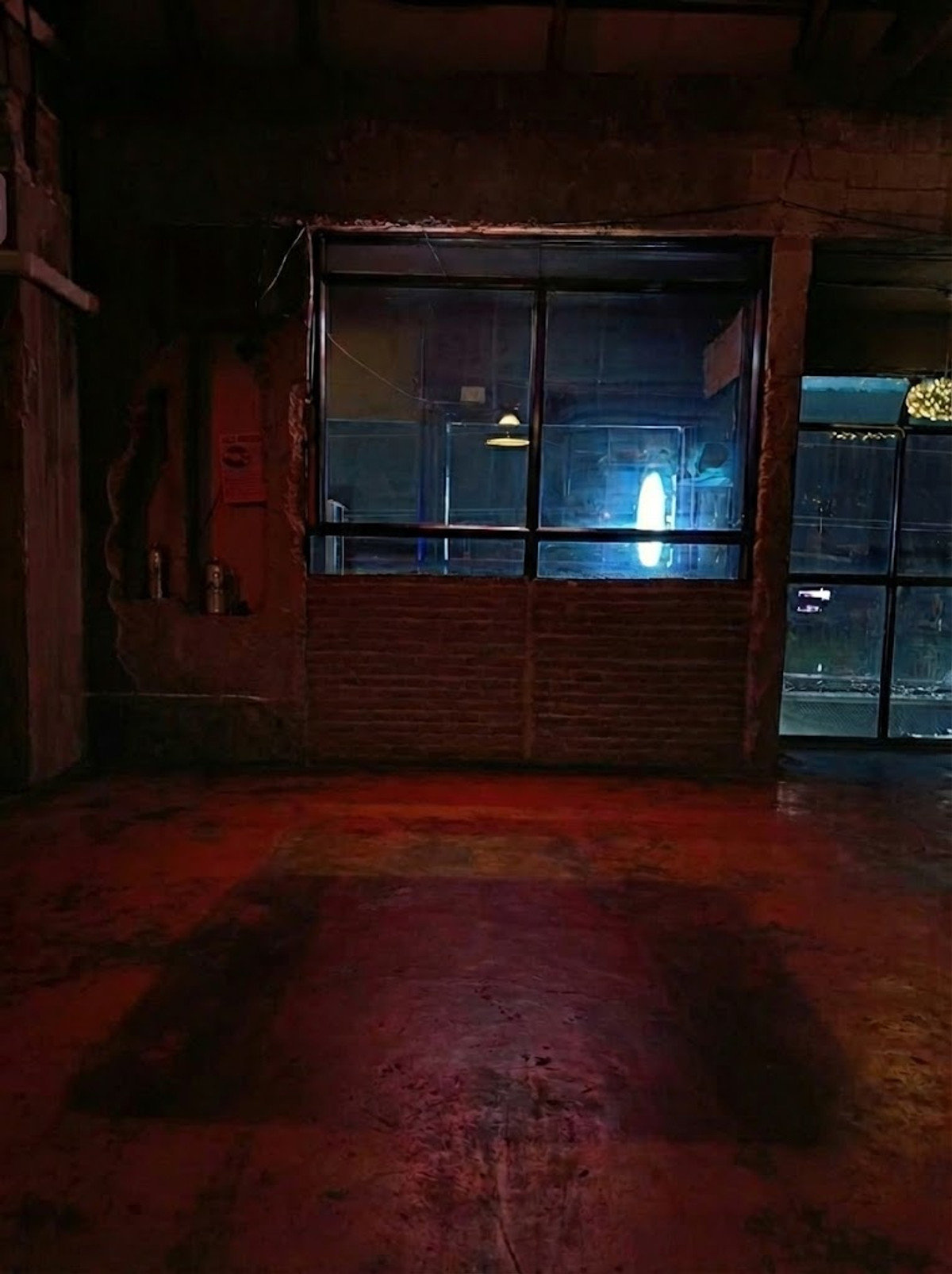 For RentRetail SpacePattanakan, Srinakarin : Rooftop for rent Town in Town area, as is, no lease fee, shop is next to the road. Only the rooftop