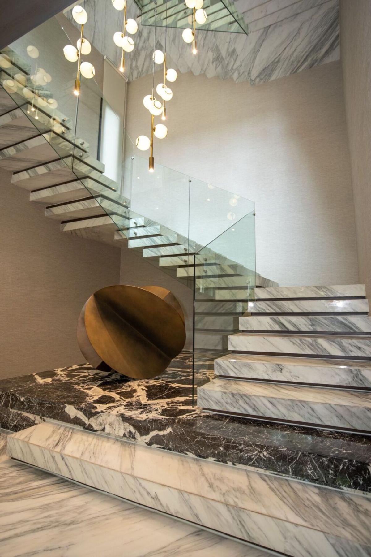 ขายบ้านบางซื่อ วงศ์สว่าง เตาปูน : Sonle Residences: 180sqwah 1,365sqm. 5bed 8bath 3storey private pool 260,000,000 Am: 0656199198