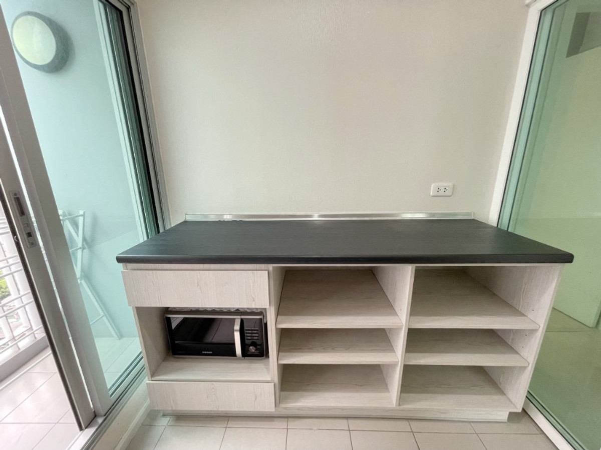 For RentCondoThaphra, Talat Phlu, Wutthakat : Aspire Sathorn Thapra【𝐑𝐄𝐍𝐓】🔥Clean, modern style with matching furniture throughout the room; overall look is impeccable.🔥 Contact Line ID: @hacondo