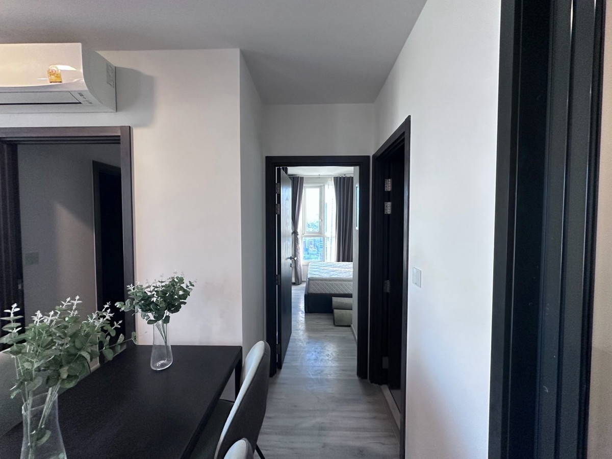 For RentCondoRatchadapisek, Huaikwang, Suttisan : 💙2 bedrooms, 2 bathrooms, XT Huai Khwang, corner room, good view, near Huai Khwang MRT, spacious, comfortable room, has a balcony.