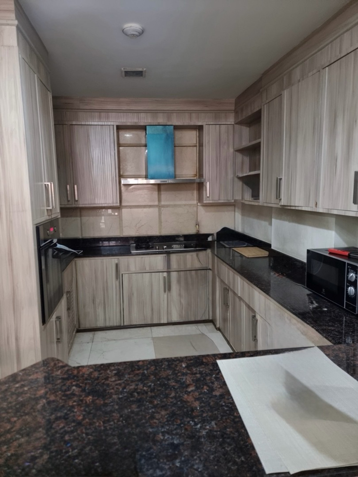 CondoSukhumvit, Asoke, Thonglor : Spacious 2 Bedroom Renovated Pet Friendly Condo with Big Balcony Near BTS Phrom Phong
