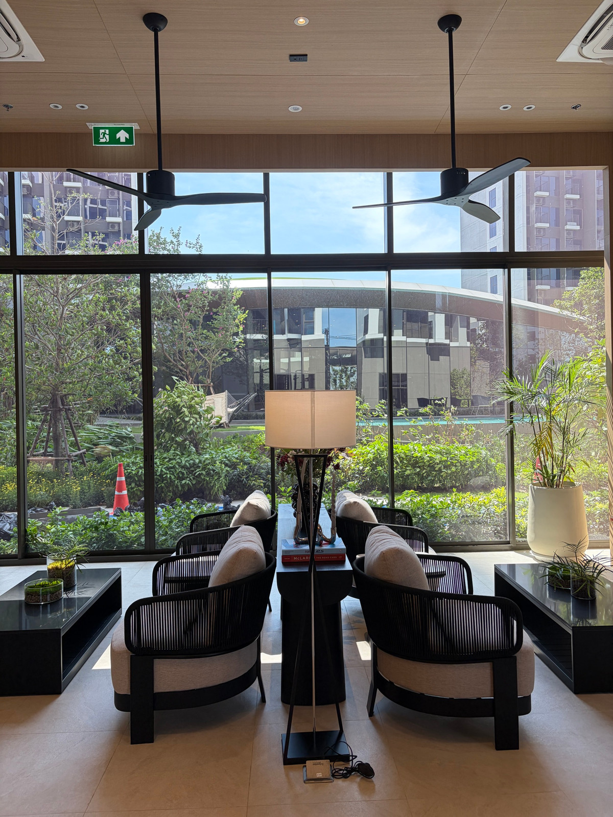 ให้เช่าคอนโดเลียบทางด่วนรามอินทรา : ✨ ปล่อยเช่าคอนโด Noble Create รามอินทรา – เกษตรนวมินทร์  วิวสระ | ห้องสวยสไตล์มินิมอล | พร้อมอยู่