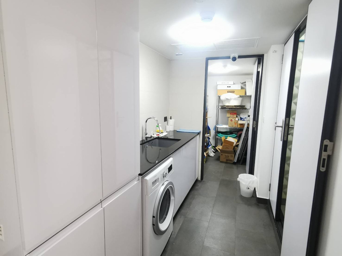 ขายคอนโดวิทยุ ชิดลม หลังสวน : Somkid Garden: 3bed 3bath 251.40sqm. 68,500,000 Am: 0656199198 Renovated Fully furnished 