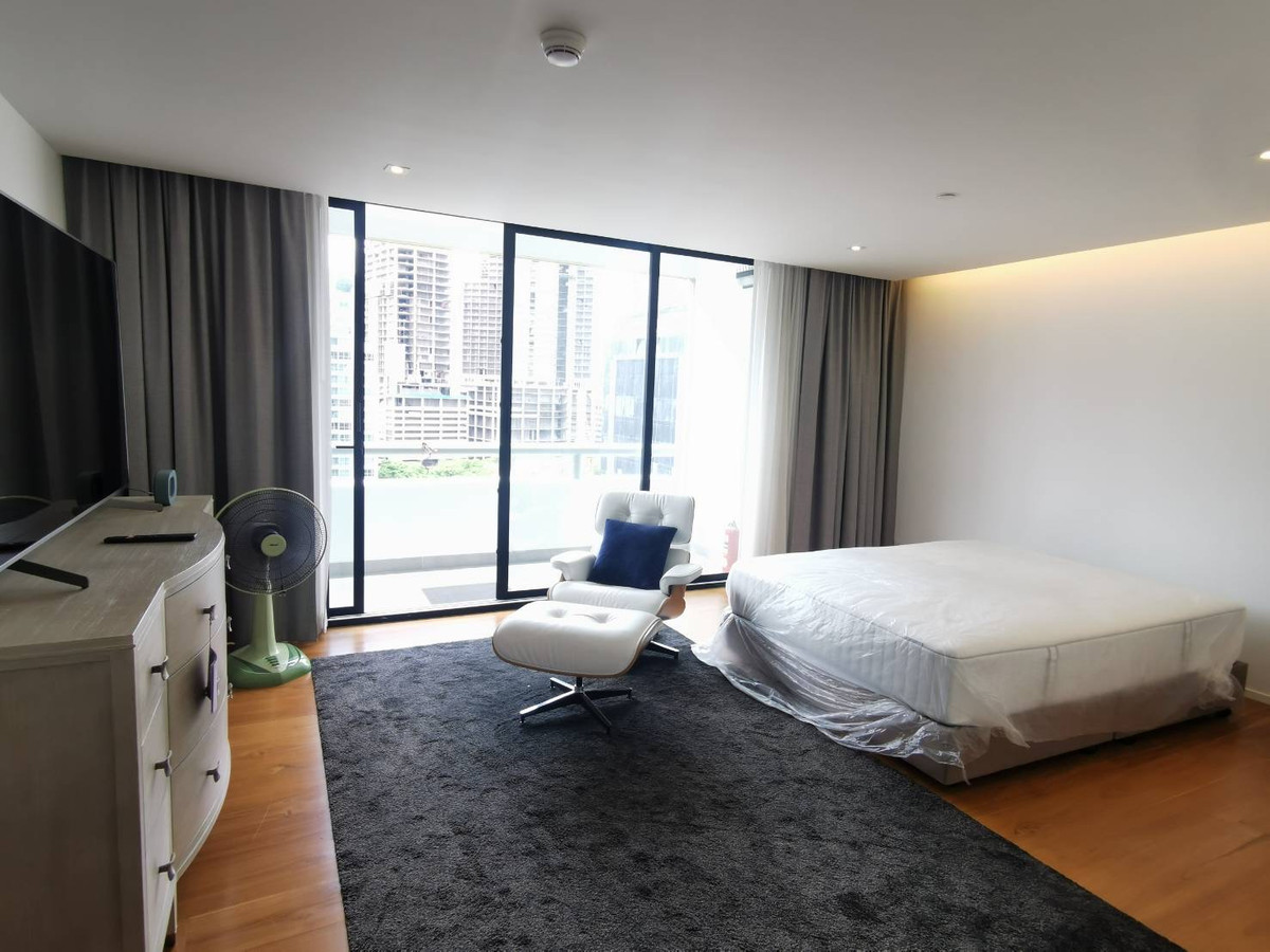 ขายคอนโดวิทยุ ชิดลม หลังสวน : Somkid Garden: 3bed 3bath 251.40sqm. 68,500,000 Am: 0656199198 Renovated Fully furnished 