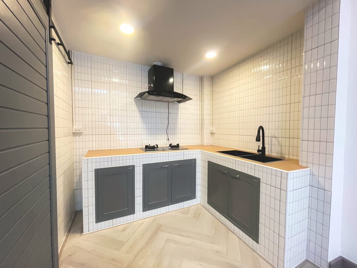 ขายทาวน์โฮมโชคชัย4 ลาดพร้าว71 : CB074♛♚ทาวน์เฮ้าส์ 4 ห้องนอน ขาย⚝ลาดพร้าว♜MRT ลาดพร้าว 83∞065-9423251,099-5919653▚Line@sureresidence