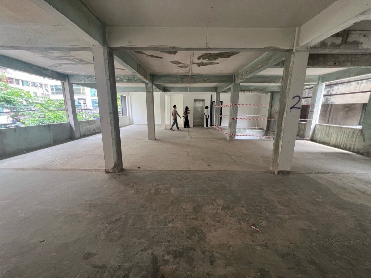 For RentRetail SpaceSilom, Saladaeng, Bangrak : Business space for rent, Saladaeng, MRT Silom, 230 meters, near Dusit Central Park.