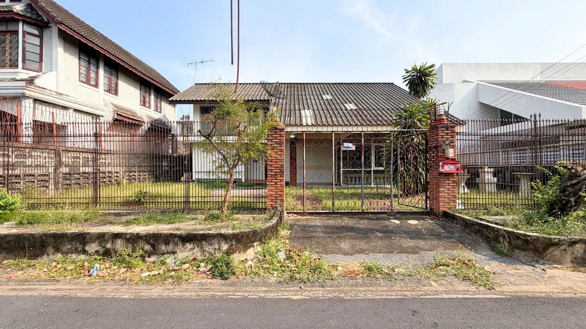 For SaleHouseLadprao101, Happy Land, The Mall Bang Kapi : Single house, Khan Na Yao, Suan Siam Village (Amonphan Nakhon 6), 64 sq m, opposite the club.