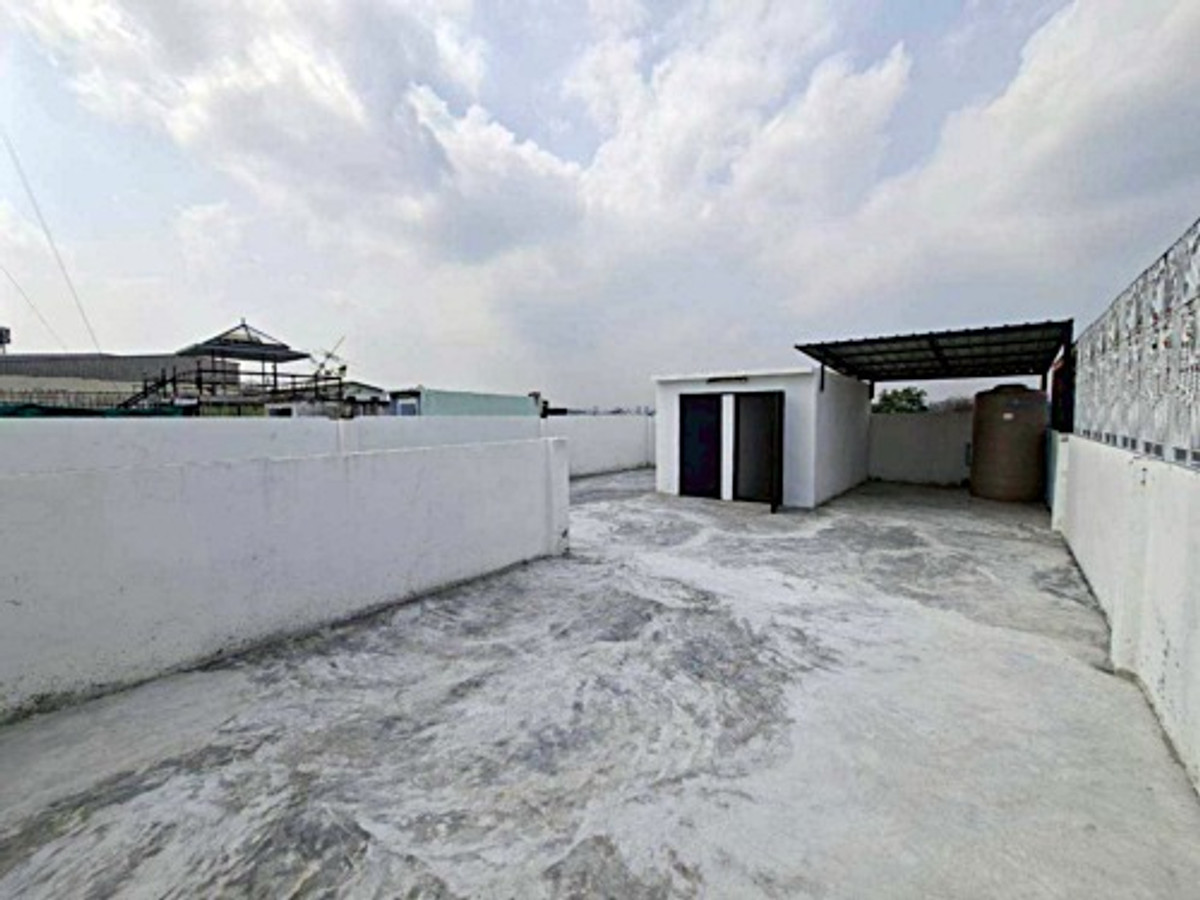 ให้เช่าอาคารพาณิชย์โชคชัย4 ลาดพร้าว71 : ให้เช่าอาคาร 3 คูหา 3.5 ชั้น + ดาดฟ้า พร้อมบ้าน 2 ชั้น ด้านหลัง ทำเลทอง ลาดพร้าว 71 (N.2012)