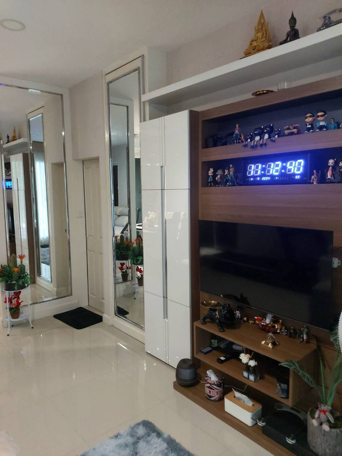 For RentTownhomeLadprao101, Happy Land, The Mall Bang Kapi : Townhouse for rent ✨ Baan Klang Muang Ladprao 87 ✨ 3 bedrooms, 4 bathrooms, corner unit, fully furnished and equipped with appliances.