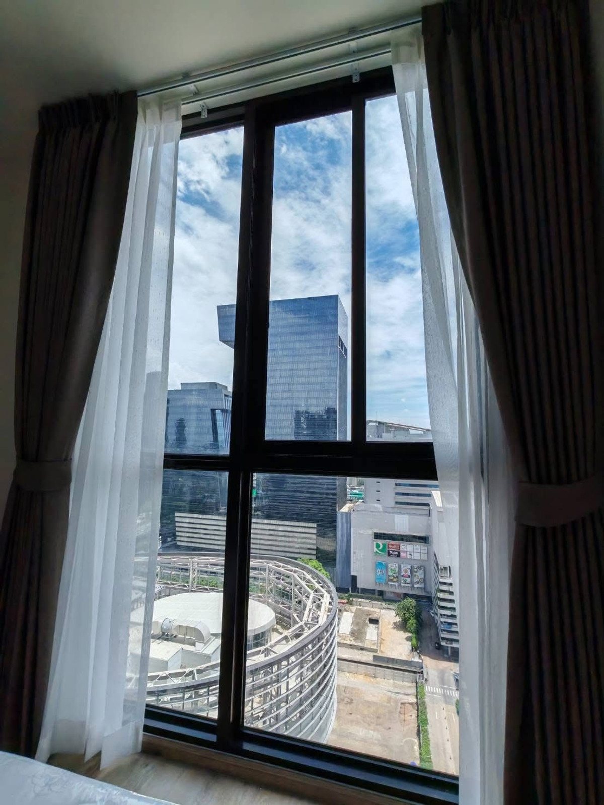 ให้เช่าคอนโดพระราม 9 เพชรบุรีตัดใหม่ RCA : ให้เช่า 📍 Nue District R9 Rama 9 📍 เฟอร์นิเจอร์ และ เครื่องใช้ไฟฟ้าครบ ใกล้ เซ็นทรัลพระราม 9