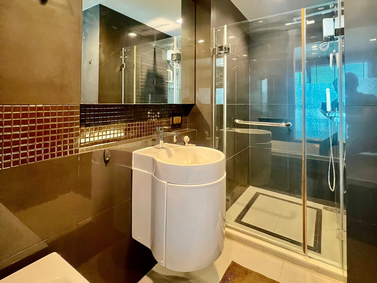 ขายคอนโดสาทร นราธิวาส : ขายคอนโด Rhythm Sathorn ราคา 8,626,500 บาท [JZsr260209]