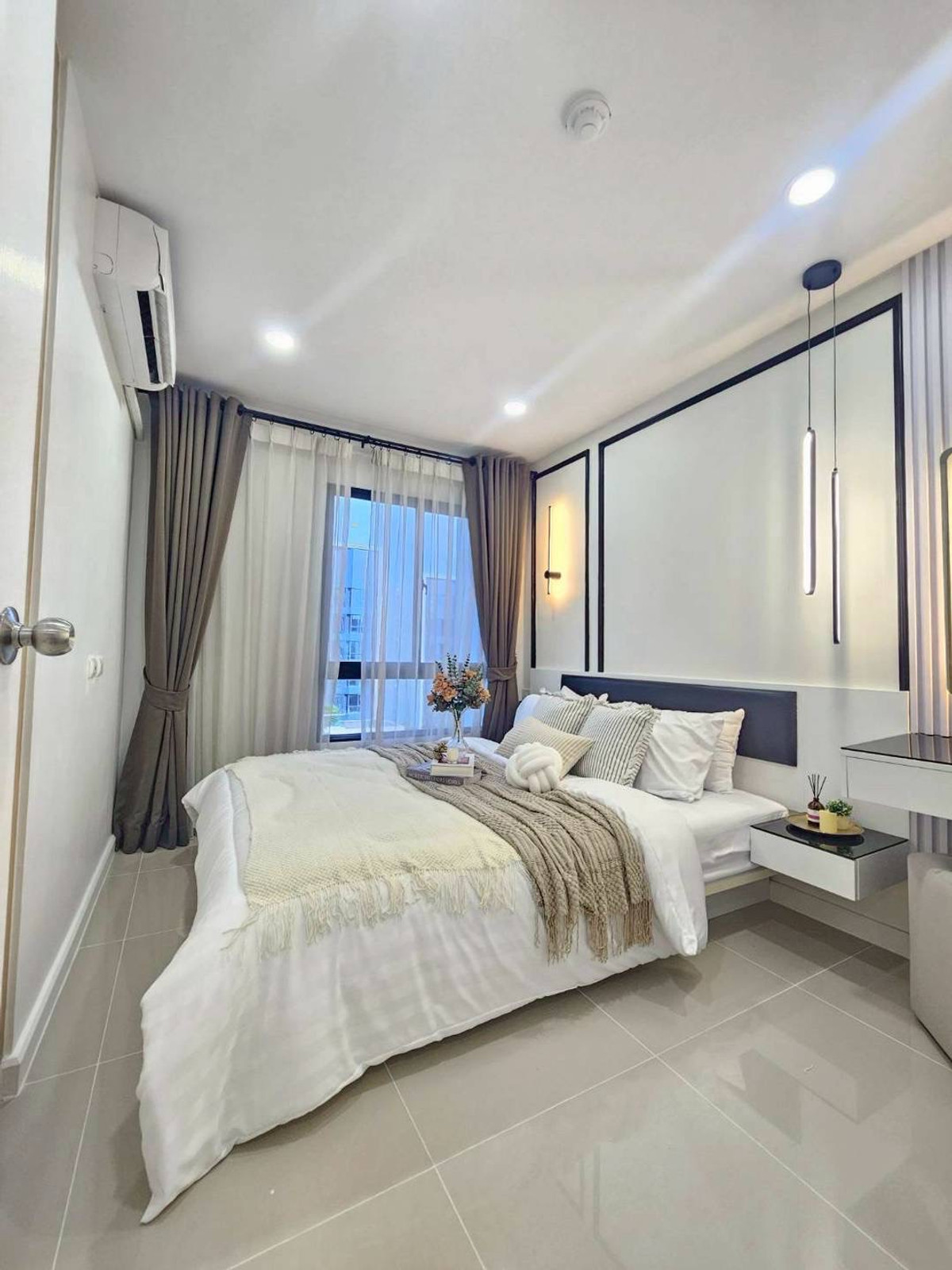 For SaleCondoBangna, Bearing, Lasalle : Selling at a loss: iCondo Lasalle Sukhumvit 105 BTS Bearing, next to Bangkok Patana International School, near BITEC Bangna, Chalerm Mahanakhon Expressway, Burapha Withi, Bangna intersection.