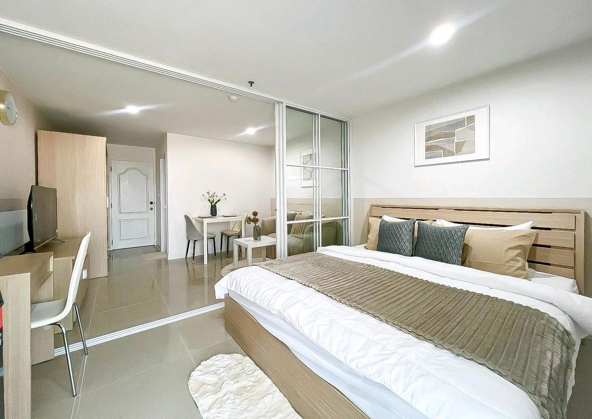 For SaleCondoRatchadapisek, Huaikwang, Suttisan : Urgent 💕🌃 Condo for sale Regent Home 5 Ratchada 19 Regent Home 5 Ratchada 19 size 31 sq m. Building B, 8th floor, price 1.8 million, near MRT Ratchadaphisek.