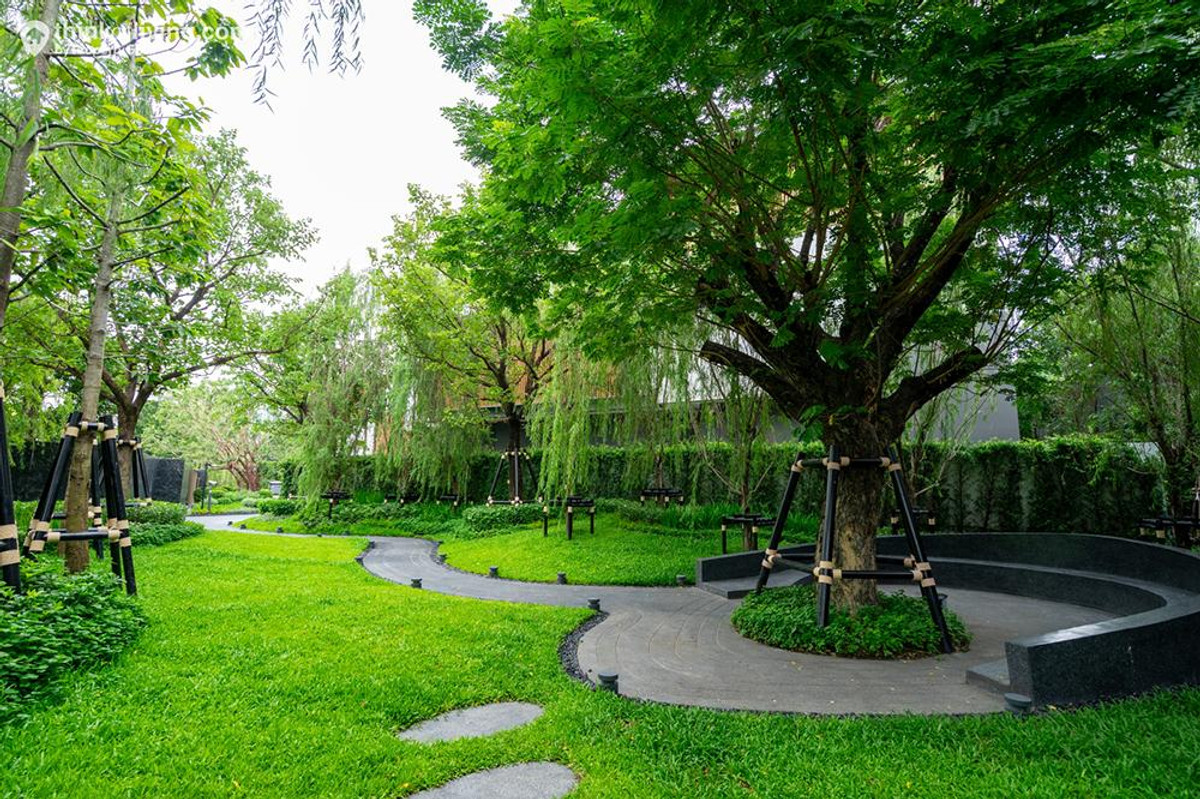 ขายบ้านบางซื่อ วงศ์สว่าง เตาปูน : Sonle Residences: 180sqwah 1,365sqm. 5bed 8bath 3storey private pool 260,000,000 Am: 0656199198