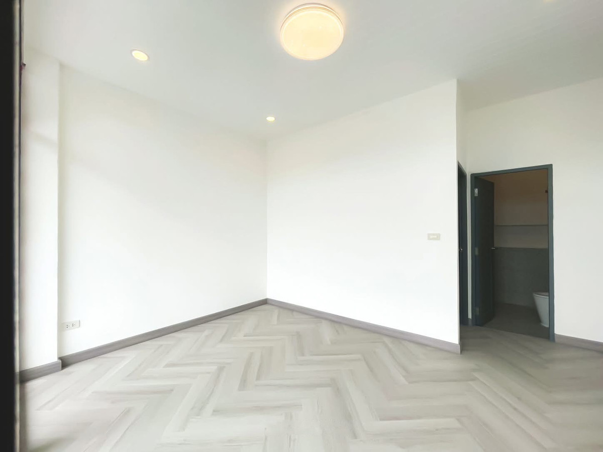 ขายทาวน์โฮมโชคชัย4 ลาดพร้าว71 : CB074♛♚ทาวน์เฮ้าส์ 4 ห้องนอน ขาย⚝ลาดพร้าว♜MRT ลาดพร้าว 83∞065-9423251,099-5919653▚Line@sureresidence