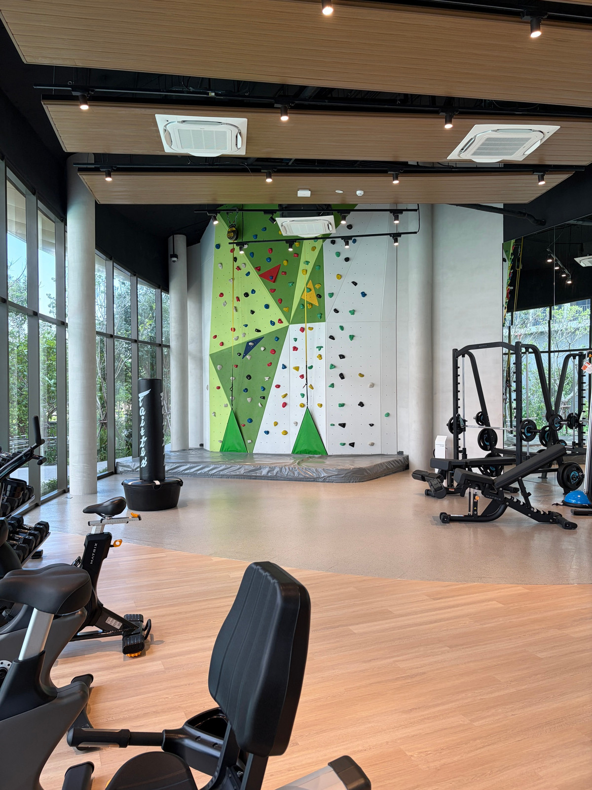 ให้เช่าคอนโดเลียบทางด่วนรามอินทรา : ✨ ปล่อยเช่าคอนโด Noble Create รามอินทรา – เกษตรนวมินทร์  วิวสระ | ห้องสวยสไตล์มินิมอล | พร้อมอยู่