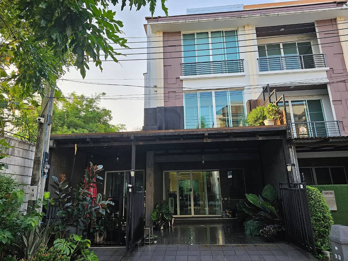 For RentTownhomeLadprao101, Happy Land, The Mall Bang Kapi : Townhouse for rent ✨ Baan Klang Muang Ladprao 87 ✨ 3 bedrooms, 4 bathrooms, corner unit, fully furnished and equipped with appliances.