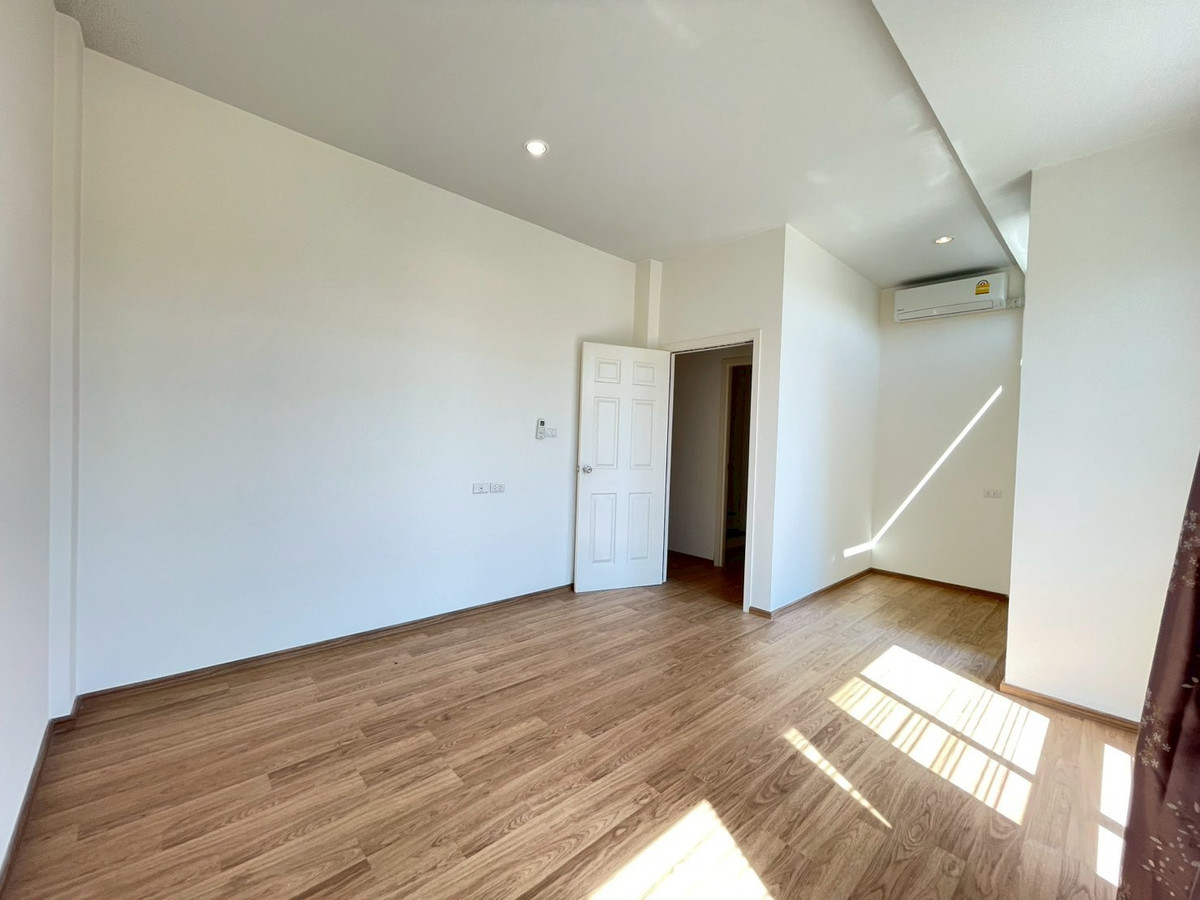 ให้เช่าทาวน์โฮมพระราม 5 ราชพฤกษ์ บางกรวย : ให้เช่า ทาวน์โฮม 3 ชั้น พร้อมอยู่ เปี่ยมสุข ติดถนนกาญจนาภิเษก ใกล้ รร.เทพศิรินทร์ นนทบุรี ทางด่วน ศรีรัช 