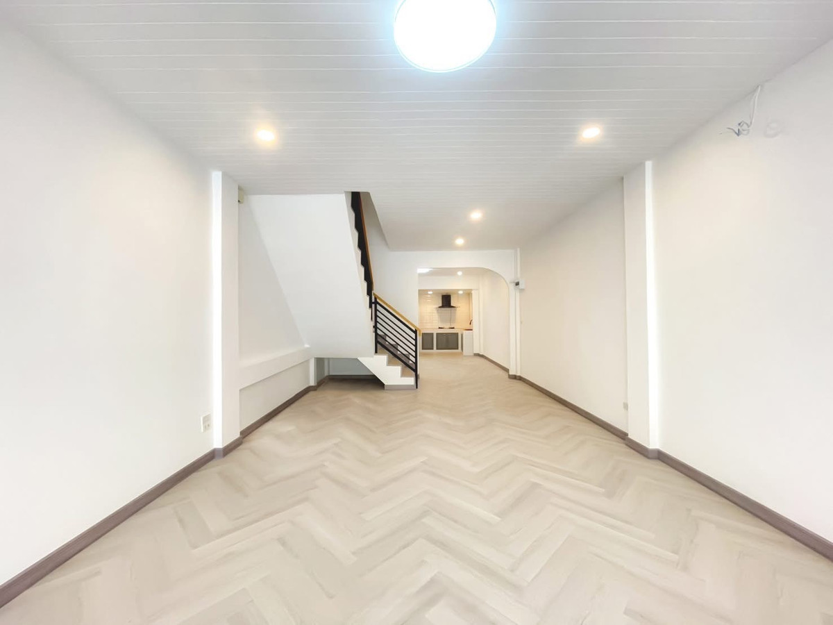 ขายทาวน์โฮมโชคชัย4 ลาดพร้าว71 : CB074♛♚ทาวน์เฮ้าส์ 4 ห้องนอน ขาย⚝ลาดพร้าว♜MRT ลาดพร้าว 83∞065-9423251,099-5919653▚Line@sureresidence