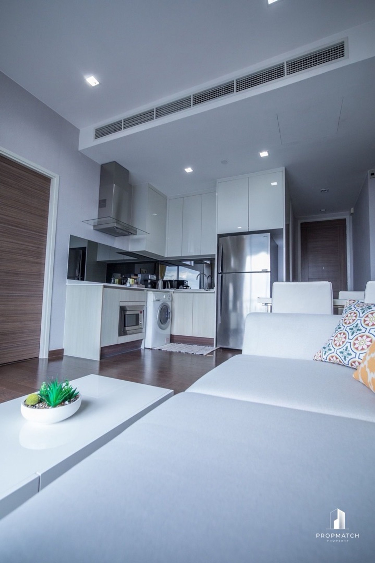 For RentCondoRama9, Petchburi, RCA : Q Asoke 2bed2bath 60sqm 42,000.-