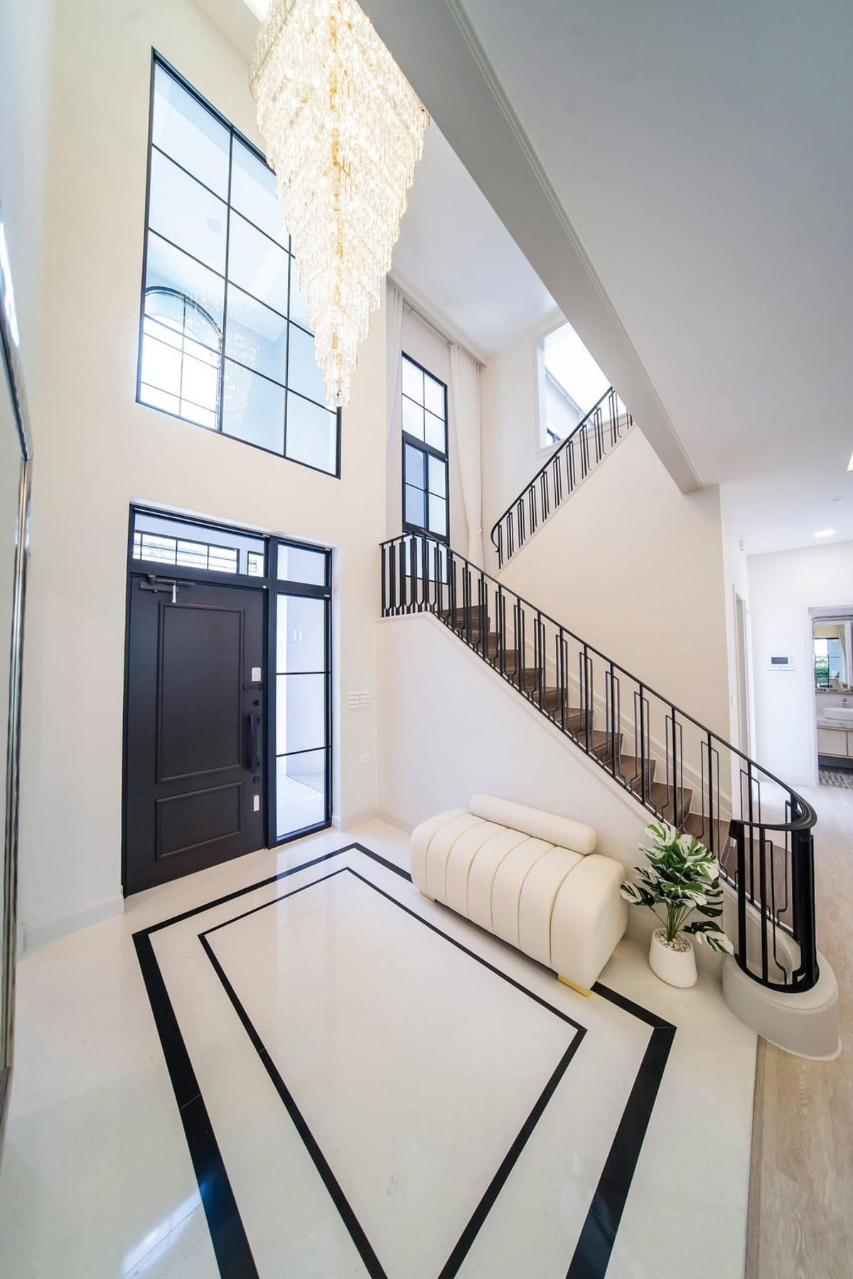 For RentHousePattanakan, Srinakarin : 📌 Luxury house for rent NANTAWAN Nantawan Rama 9 - Krungthep Kreetha New Road.