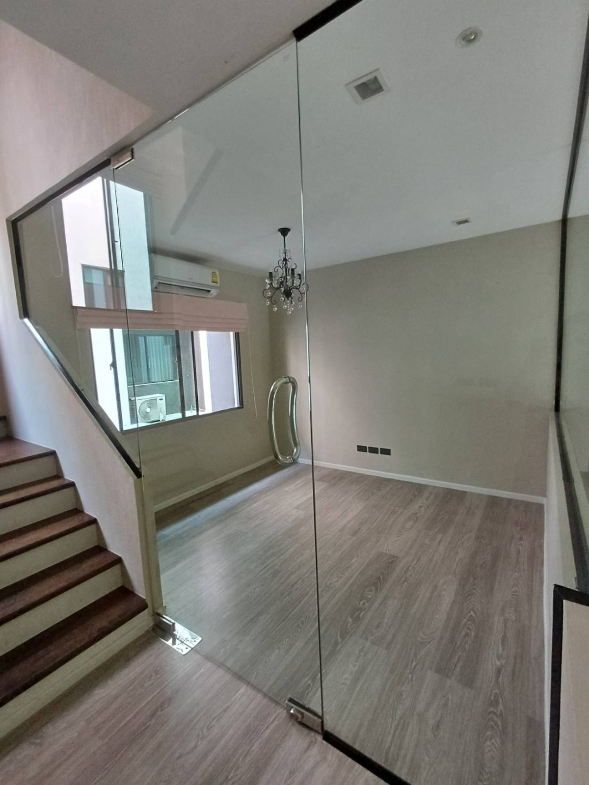 ขายทาวน์โฮมวิภาวดี ดอนเมือง หลักสี่ : ทาวน์โฮม 4ชั้น ซอยวิภาวดี64 เข้าออกได้หลายทาง ใกล้สนามบิน โถงเพดานสูง แบบ double volume ตกแต่งใหม่หมด