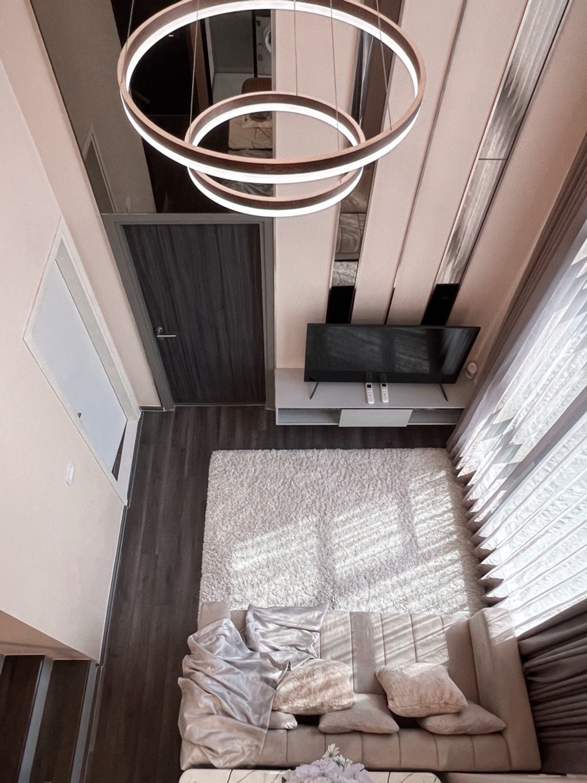 ให้เช่าคอนโดพระราม 9 เพชรบุรีตัดใหม่ RCA : KnightsBridge Space rama9 ให้เช่า