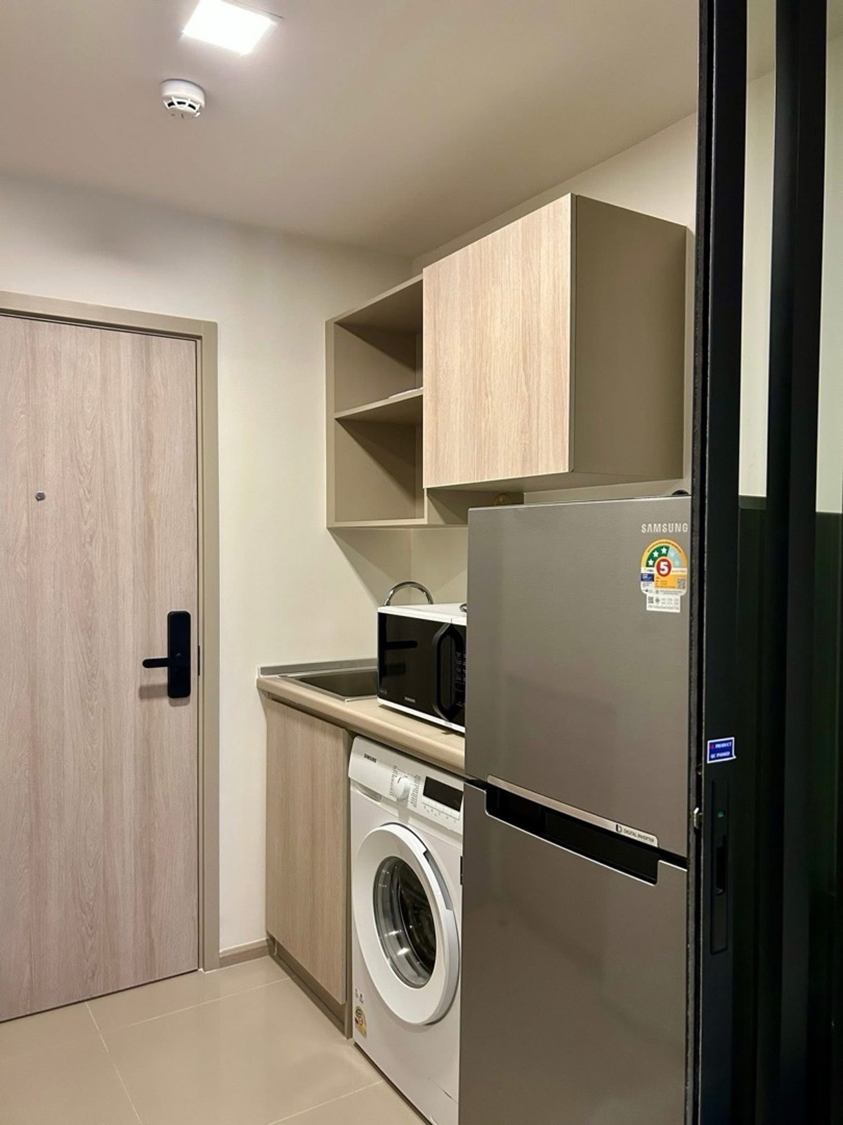 ให้เช่าคอนโดปทุมธานี รังสิต ธรรมศาสตร์ : ให้เช่า Dcondo Shine 