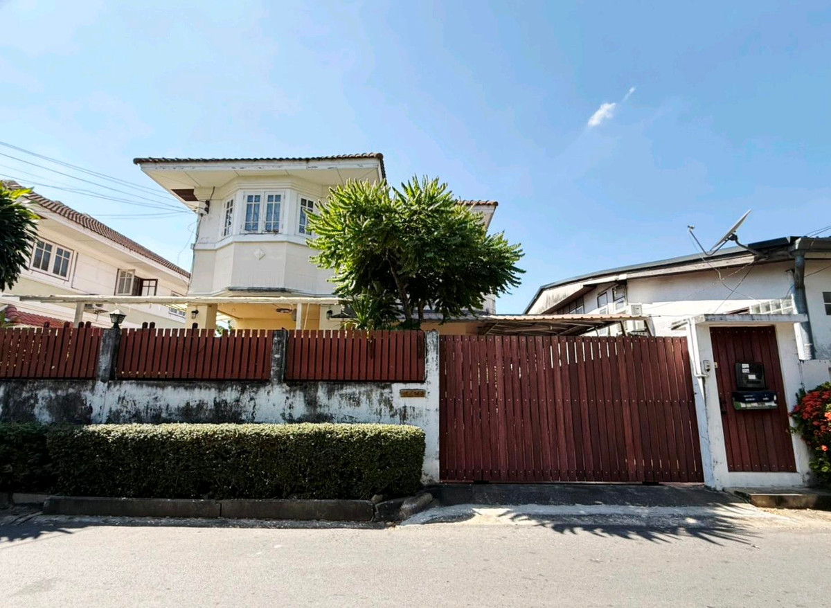 For SaleHouseChaengwatana, Muangthong : บ้านเดี่ยว 2 ชั้น พื้นที่กว้าง 70 ตร.วา
ซอยงามวงศ์วาน 43 แยก 2-9 ทำเลดี เดินทางสะดวก