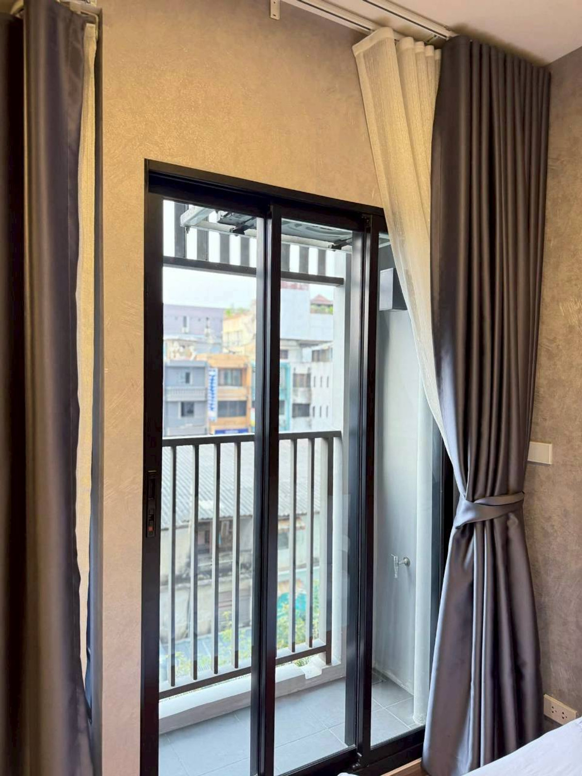 For RentCondoRatchadapisek, Huaikwang, Suttisan : ✅ SHB114 ✅ Line : @p2nproperty