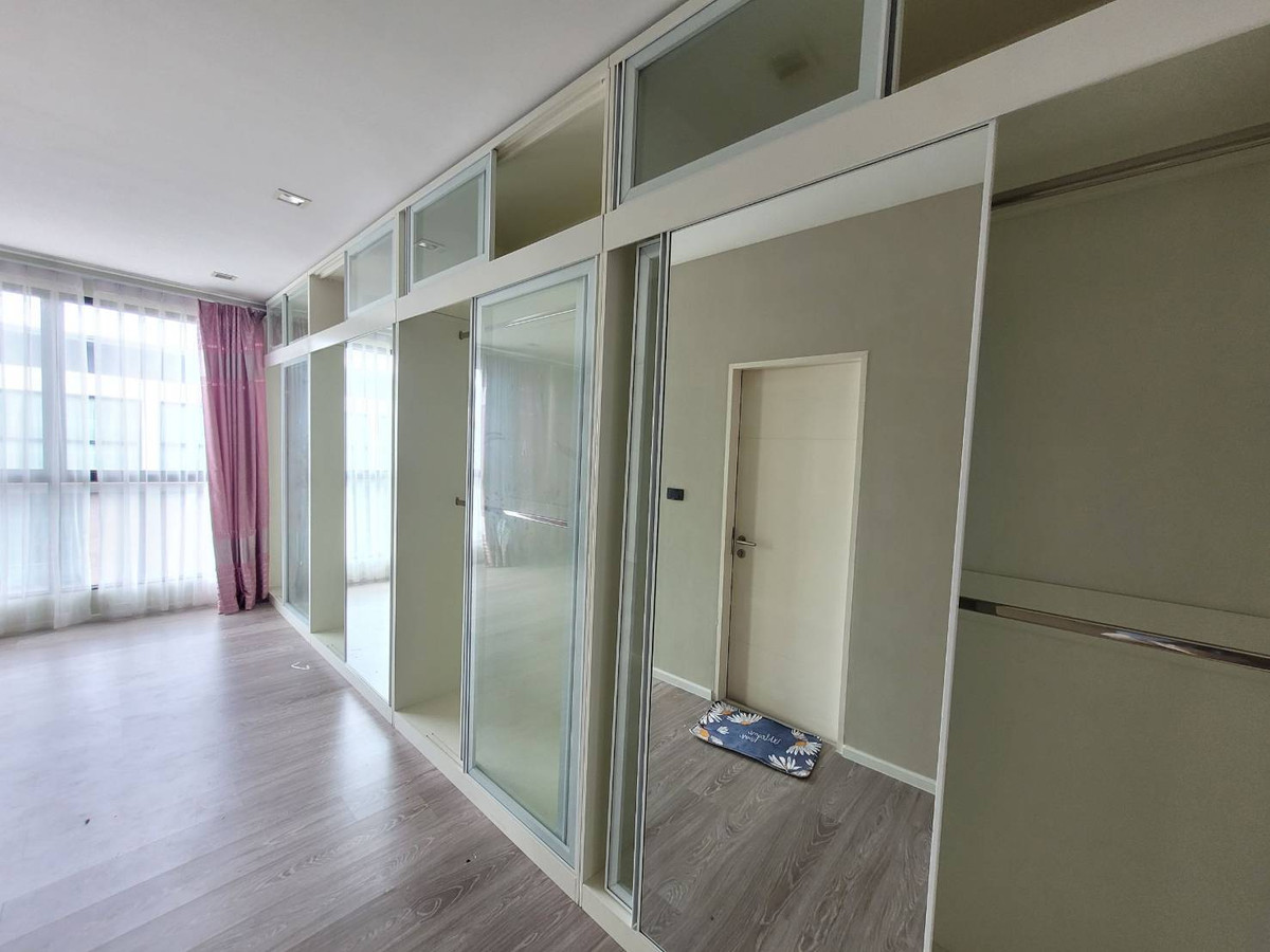 ขายทาวน์โฮมวิภาวดี ดอนเมือง หลักสี่ : ทาวน์โฮม 4ชั้น ซอยวิภาวดี64 เข้าออกได้หลายทาง ใกล้สนามบิน โถงเพดานสูง แบบ double volume ตกแต่งใหม่หมด