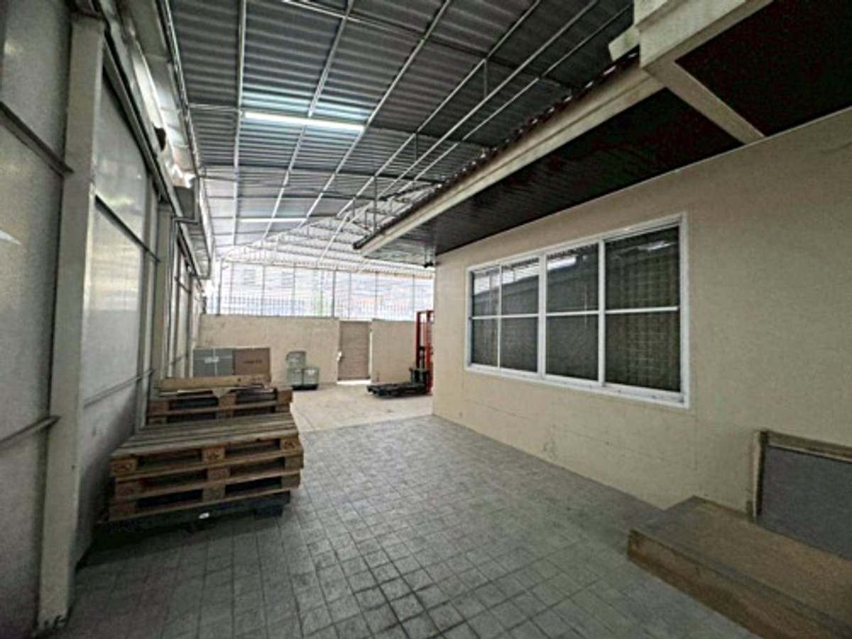 ให้เช่าอาคารพาณิชย์โชคชัย4 ลาดพร้าว71 : ให้เช่าอาคาร 3 คูหา 3.5 ชั้น + ดาดฟ้า พร้อมบ้าน 2 ชั้น ด้านหลัง ทำเลทอง ลาดพร้าว 71 (N.2012)