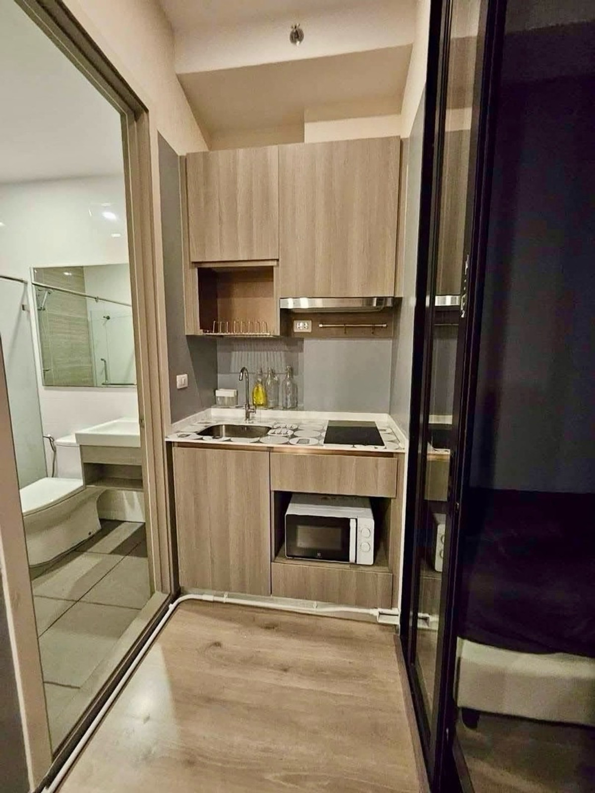 For RentCondoOnnut, Udomsuk : For rent, cheapest price Knightsbridge Prime Onnut, ready to move in, all room defects fixed, 30th floor, city view, good central area, very beautiful. Condo near BTS On Nut and department stores. Complete with electrical appliances and furniture, price 1