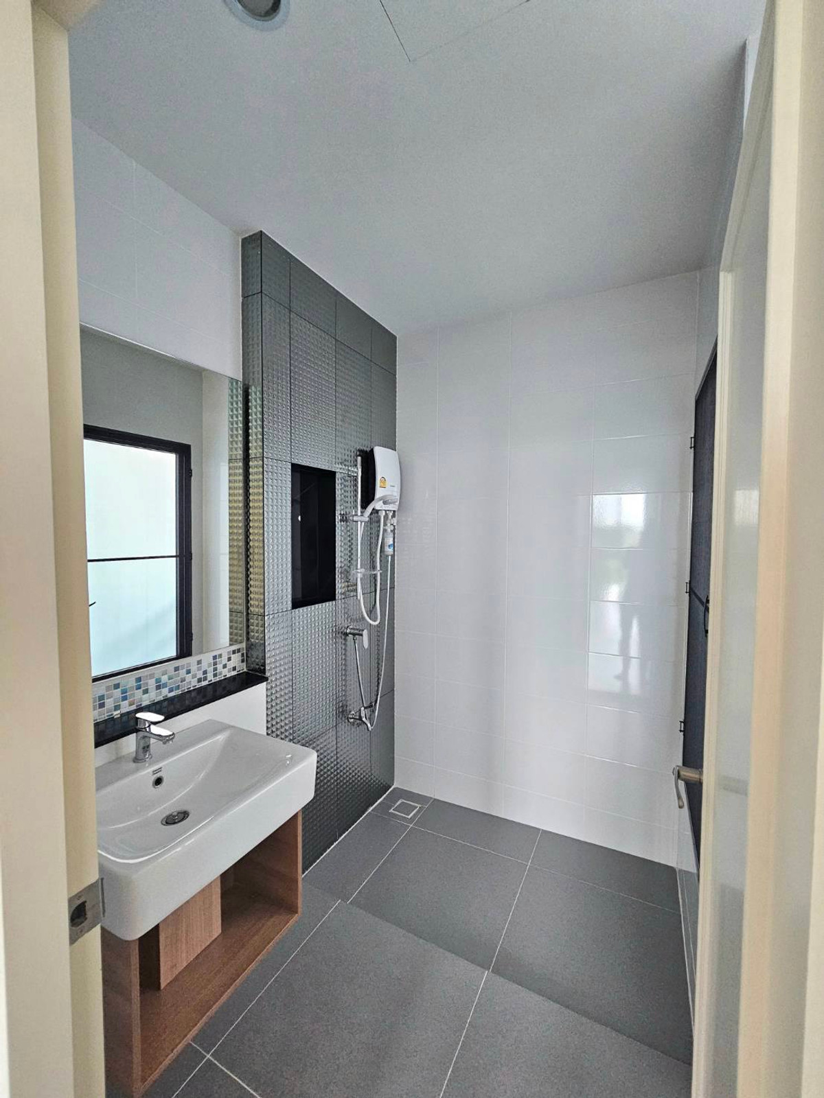 For RentTownhomeMin Buri, Romklao : Townhouse for rent ✨ Baan Klang Muang Rama 9-Krungthep Kreetha ✨ 3 bedrooms, 2 bathrooms, fully furnished and equipped with appliances.