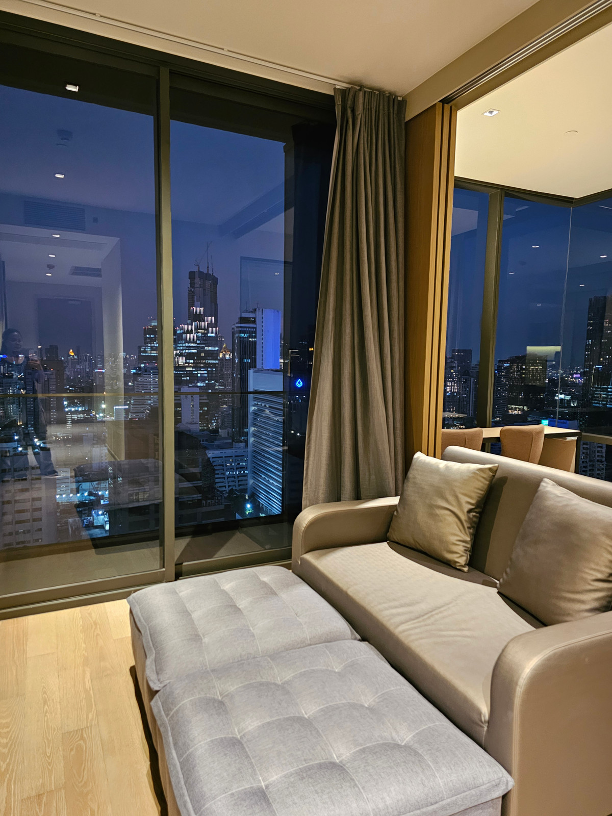 For RentCondoSilom, Saladaeng, Bangrak : แอสตัน สีลม  ให้เช่า 1 นอน 1 น้ำ พื้นที่ 50 ตรม  36,000 บาท สนใจโทร น้อง 096-2615656 พร้อมให้นัดหมายเข้าชมทุกวัน  Ashton Silom 1bed 1 bath 50 Sq,m Rental price 36,000 Baht   call Nong 096-2615656 Ready to touring everyday