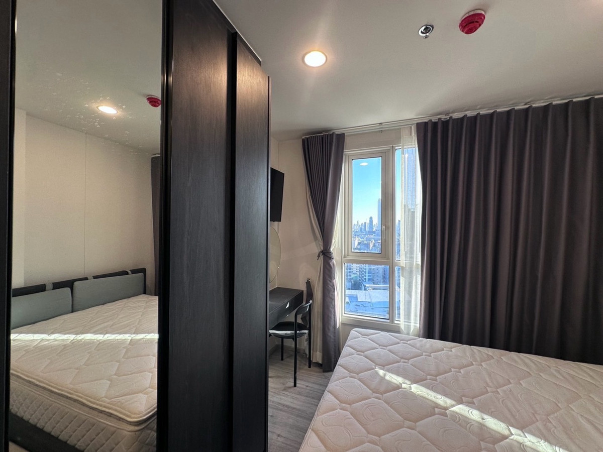 For RentCondoRatchadapisek, Huaikwang, Suttisan : 💙2 bedrooms, 2 bathrooms, XT Huai Khwang, corner room, good view, near Huai Khwang MRT, spacious, comfortable room, has a balcony.