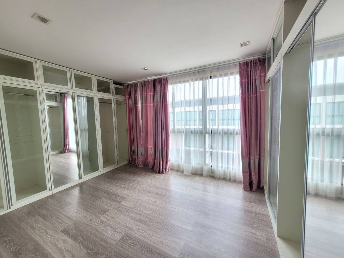 ขายทาวน์โฮมวิภาวดี ดอนเมือง หลักสี่ : ทาวน์โฮม 4ชั้น ซอยวิภาวดี64 เข้าออกได้หลายทาง ใกล้สนามบิน โถงเพดานสูง แบบ double volume ตกแต่งใหม่หมด