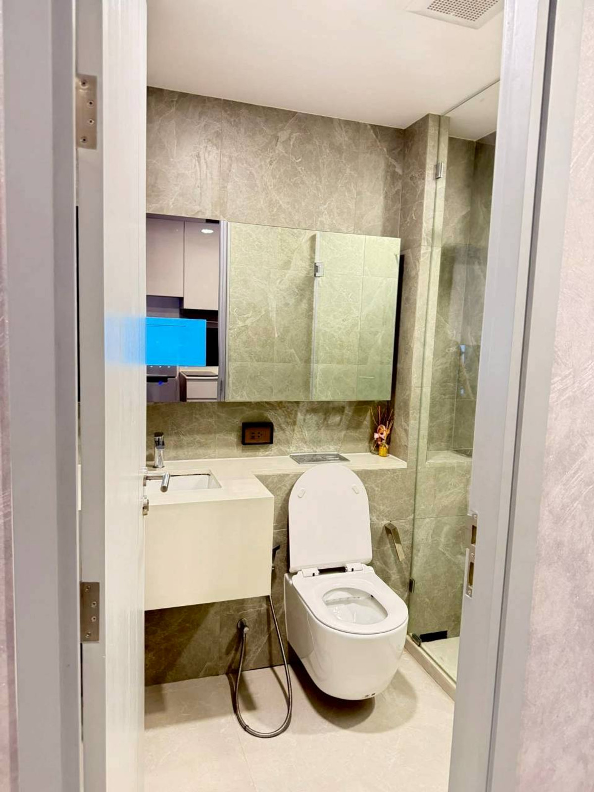 For RentCondoRatchadapisek, Huaikwang, Suttisan : ✅ SHB114 ✅ Line : @p2nproperty