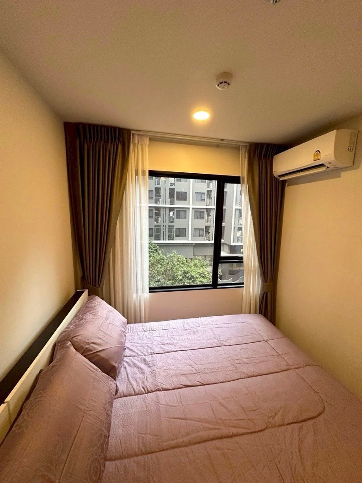 For RentCondoPinklao, Charansanitwong : 💙@condocurator 💙 For rent Chewathai Pinklao, fully furnished. There is a washing machine [PM0121]