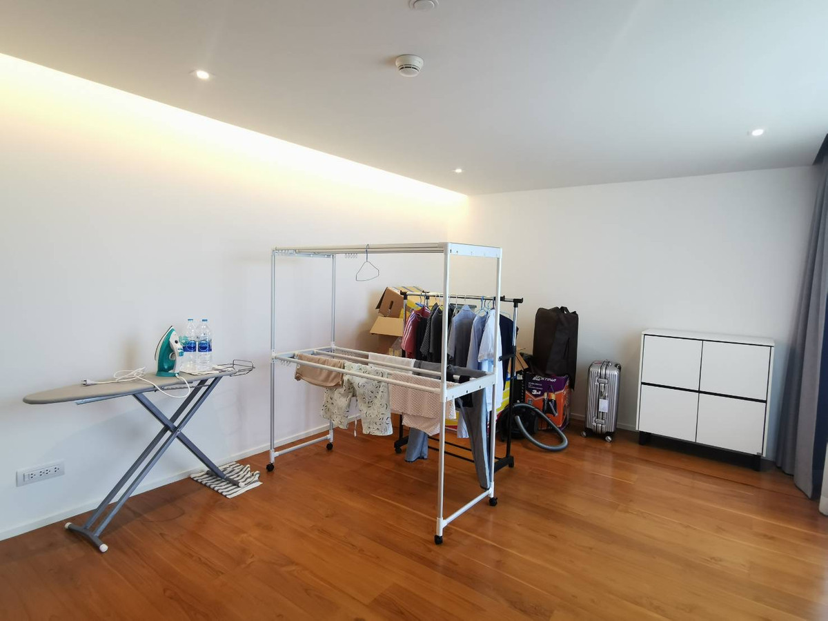 ขายคอนโดวิทยุ ชิดลม หลังสวน : Somkid Garden: 3bed 3bath 251.40sqm. 68,500,000 Am: 0656199198 Renovated Fully furnished 