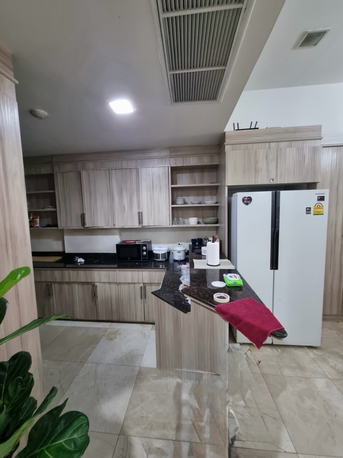 CondoSukhumvit, Asoke, Thonglor : Spacious 2 Bedroom Renovated Pet Friendly Condo with Big Balcony Near BTS Phrom Phong
