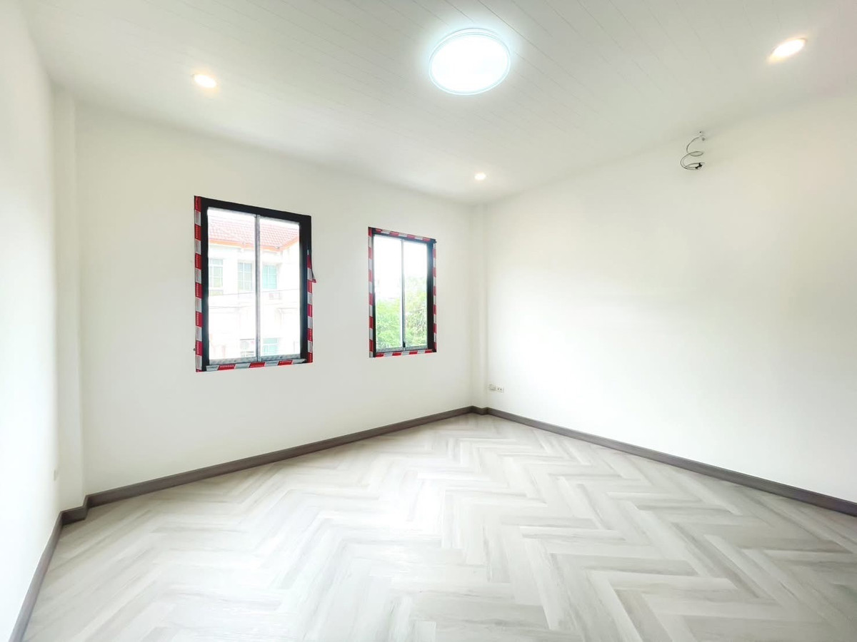 ขายทาวน์โฮมโชคชัย4 ลาดพร้าว71 : CB074♛♚ทาวน์เฮ้าส์ 4 ห้องนอน ขาย⚝ลาดพร้าว♜MRT ลาดพร้าว 83∞065-9423251,099-5919653▚Line@sureresidence