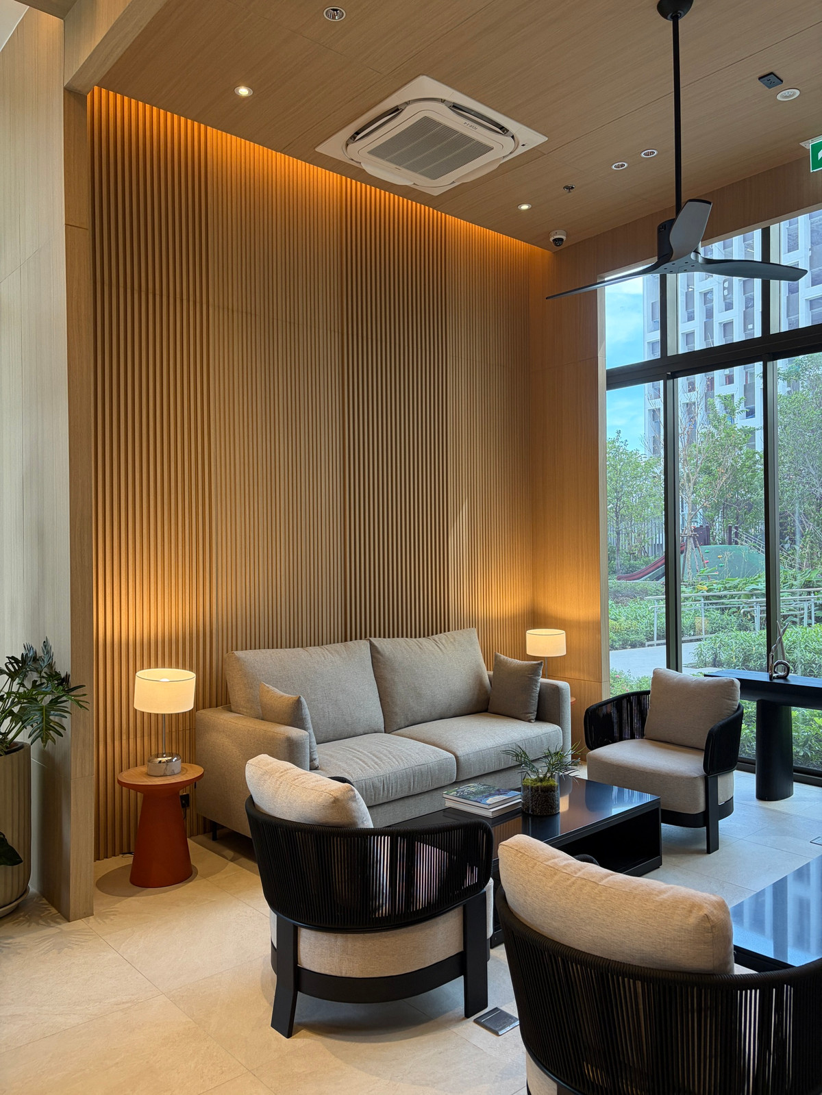 ให้เช่าคอนโดเลียบทางด่วนรามอินทรา : ✨ ปล่อยเช่าคอนโด Noble Create รามอินทรา – เกษตรนวมินทร์  วิวสระ | ห้องสวยสไตล์มินิมอล | พร้อมอยู่